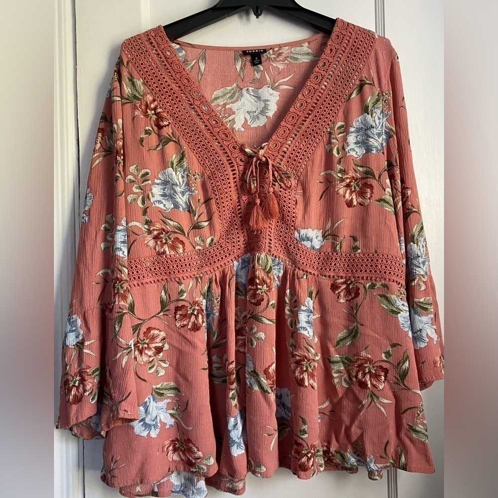 Torrid Floral Blouse with lace, tassel and bell sleeves. Size: 2X